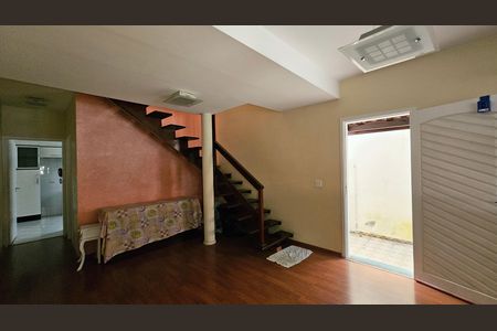 Casa de condomínio à venda com 131m², 3 quartos e 2 vagas