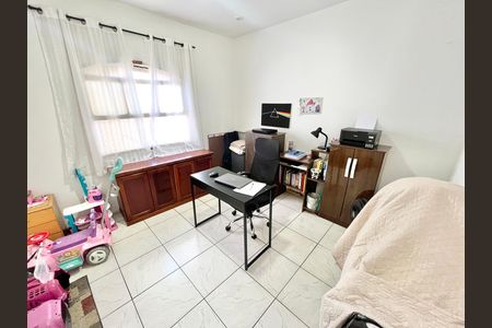 Casa à venda com 240m², 4 quartos e 10 vagas Casa à venda com 240m², 4 quartos e 10 vagasQuarto 3 Casa B