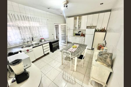 Casa à venda com 240m², 4 quartos e 10 vagas Casa à venda com 240m², 4 quartos e 10 vagasCozinha