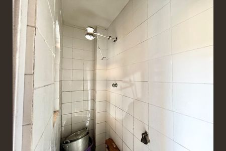 Casa à venda com 240m², 4 quartos e 10 vagas Casa à venda com 240m², 4 quartos e 10 vagasBanheiro de serviço