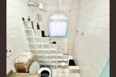 Casa à venda com 240m², 4 quartos e 10 vagas Casa à venda com 240m², 4 quartos e 10 vagasBanheiro