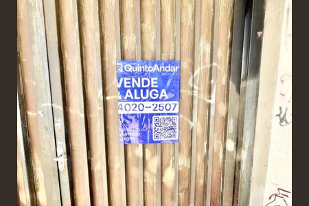 Casa à venda com 240m², 4 quartos e 10 vagas Casa à venda com 240m², 4 quartos e 10 vagasFachada/Placa