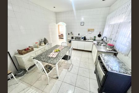 Casa à venda com 240m², 4 quartos e 10 vagas Casa à venda com 240m², 4 quartos e 10 vagasCozinha