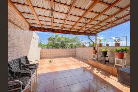 Casa à venda com 125m², 3 quartos e 2 vagasTerraço