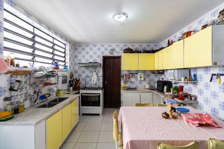 Casa à venda com 4 quartos, 297m² em Jardim Leonor, São Paulo