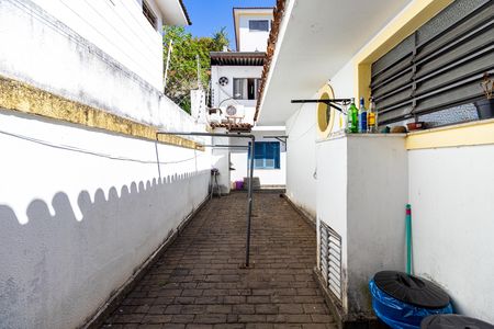 Casa à venda com 4 quartos, 297m² em Jardim Leonor, São Paulo
