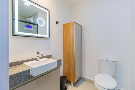 Banheiro de kitnet/studio para alugar com 1 quarto, 22m² em Vila Cordeiro, São Paulo