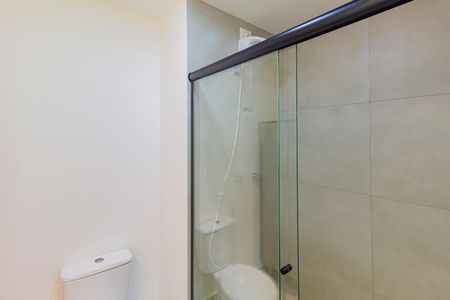 Banheiro de kitnet/studio para alugar com 1 quarto, 22m² em Vila Cordeiro, São Paulo