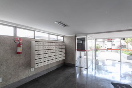 Apartamento à venda com 68m², 2 quartos e 1 vaga Apartamento à venda com 68m², 2 quartos e 1 vagaHall social