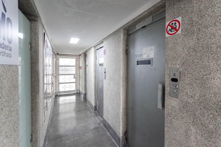 Apartamento à venda com 68m², 2 quartos e 1 vaga Apartamento à venda com 68m², 2 quartos e 1 vagaHall social