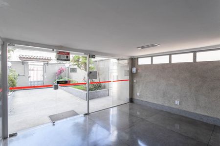 Apartamento à venda com 68m², 2 quartos e 1 vaga Apartamento à venda com 68m², 2 quartos e 1 vagaHall social
