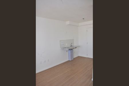 Kitnet / studio - Quarto de kitnet/studio para alugar com 1 quarto, 17m² em Jardim Jaragua, São Paulo