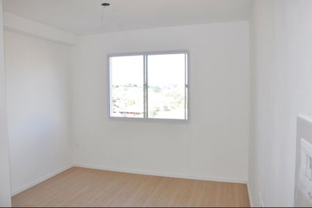 Kitnet / studio - Quarto de kitnet/studio para alugar com 1 quarto, 17m² em Jardim Jaragua, São Paulo