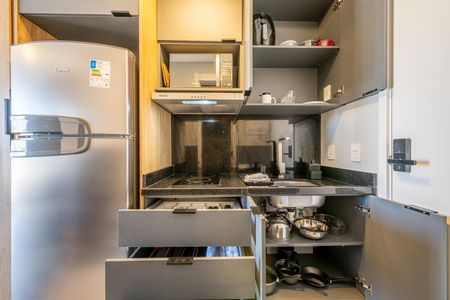 Cozinha de kitnet/studio para alugar com 1 quarto, 26m² em Boa Vista, Porto Alegre