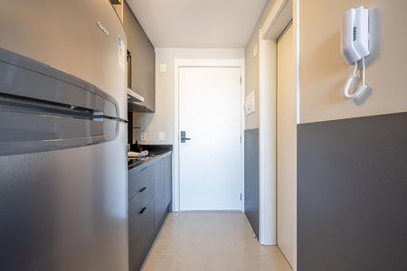 Cozinha de kitnet/studio para alugar com 1 quarto, 26m² em Boa Vista, Porto Alegre