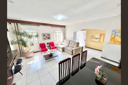 Casa para alugar com 120m², 2 quartos e 3 vagasSala