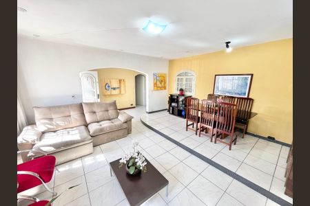 Casa para alugar com 120m², 2 quartos e 3 vagasSala