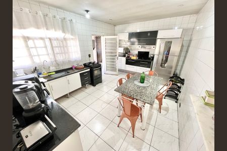 Casa para alugar com 120m², 2 quartos e 3 vagasCozinha
