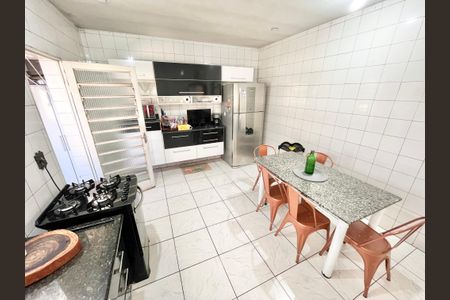 Casa para alugar com 120m², 2 quartos e 3 vagasCozinha