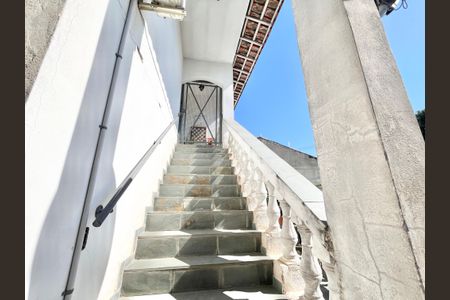 Casa para alugar com 120m², 2 quartos e 3 vagasEscada