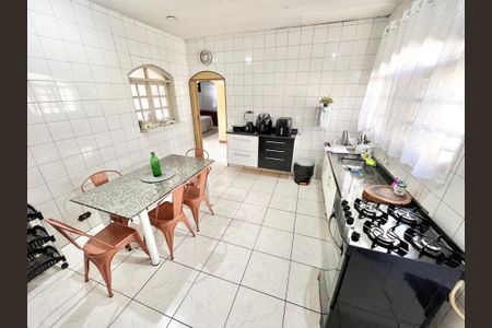 Casa para alugar com 120m², 2 quartos e 3 vagasCozinha