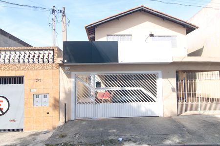 Casa à venda com 140m², 3 quartos e 3 vagas Casa à venda com 140m², 3 quartos e 3 vagasFachada