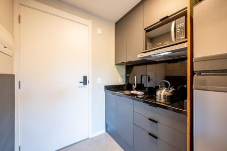 Cozinha de kitnet/studio para alugar com 1 quarto, 26m² em Boa Vista, Porto Alegre