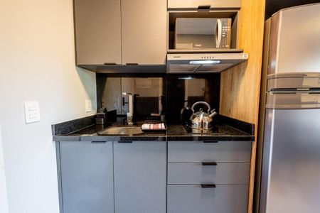 Cozinha de kitnet/studio para alugar com 1 quarto, 26m² em Boa Vista, Porto Alegre
