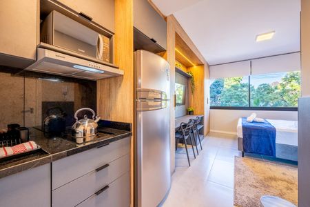 Cozinha de kitnet/studio para alugar com 1 quarto, 26m² em Boa Vista, Porto Alegre