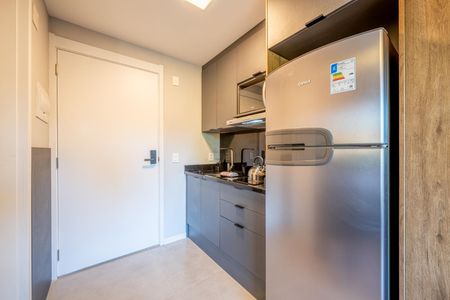 Cozinha de kitnet/studio para alugar com 1 quarto, 26m² em Boa Vista, Porto Alegre
