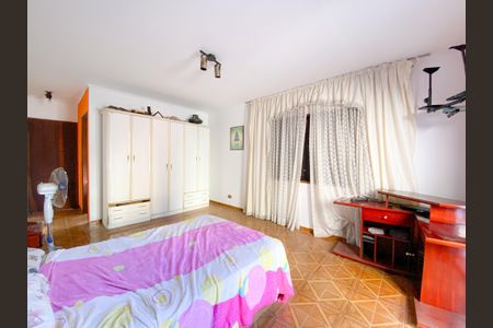 Casa à venda com 5 quartos, 250m² em Vila Ipojuca, São Paulo