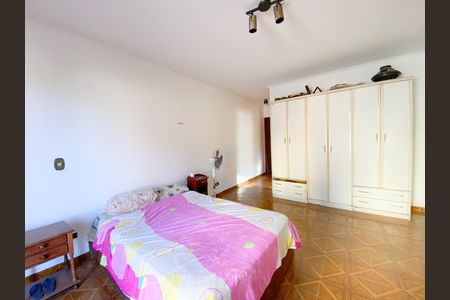 Casa à venda com 250m², 5 quartos e 5 vagas