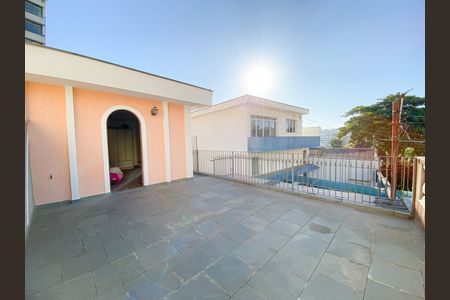 Casa à venda com 250m², 5 quartos e 5 vagas