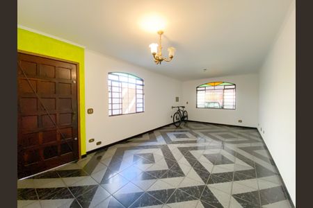 Casa à venda com 5 quartos, 250m² em Vila Ipojuca, São Paulo