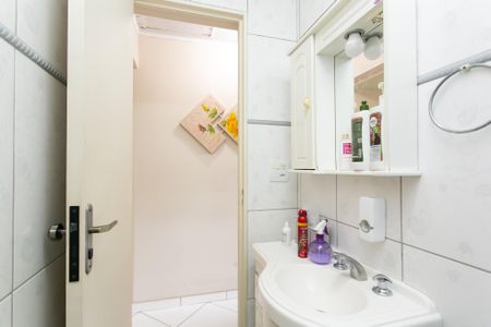 Casa de condomínio à venda com 58m², 2 quartos e 1 vagaBanheiro 