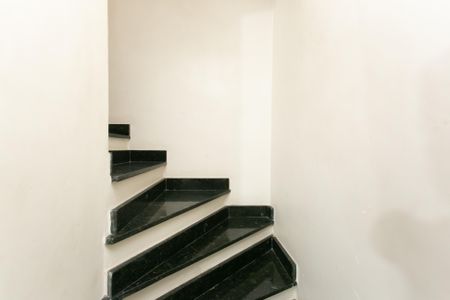 Casa de condomínio à venda com 58m², 2 quartos e 1 vagaEscada 