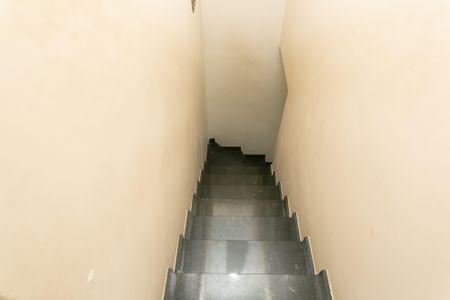 Casa de condomínio à venda com 58m², 2 quartos e 1 vagaEscada 