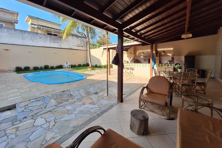 Casa à venda com 400m², 4 quartos e 2 vagas Casa à venda com 400m², 4 quartos e 2 vagasQuintal