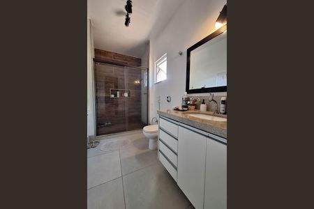 Casa à venda com 400m², 4 quartos e 2 vagas Casa à venda com 400m², 4 quartos e 2 vagasBanheiro da Suíte 1