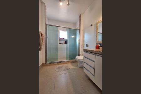 Casa à venda com 400m², 4 quartos e 2 vagas Casa à venda com 400m², 4 quartos e 2 vagasBanheiro Social