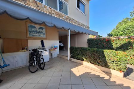 Casa à venda com 400m², 4 quartos e 2 vagas Casa à venda com 400m², 4 quartos e 2 vagasÁrea de Serviço