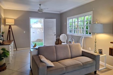 Casa à venda com 400m², 4 quartos e 2 vagas Casa à venda com 400m², 4 quartos e 2 vagasSala