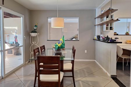 Casa à venda com 400m², 4 quartos e 2 vagas Casa à venda com 400m², 4 quartos e 2 vagasCopa