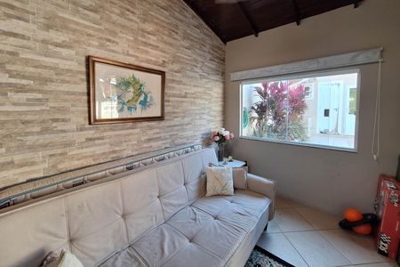 Casa à venda com 400m², 4 quartos e 2 vagas Casa à venda com 400m², 4 quartos e 2 vagasSala de Jogos