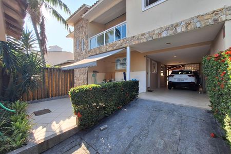 Casa à venda com 400m², 4 quartos e 2 vagas Casa à venda com 400m², 4 quartos e 2 vagasÁrea de Serviço