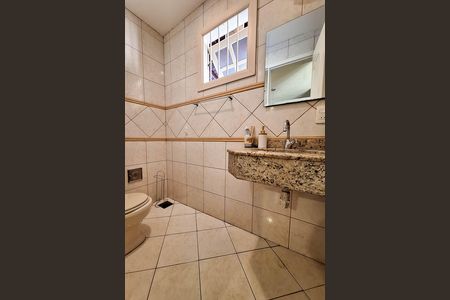 Casa à venda com 400m², 4 quartos e 2 vagas Casa à venda com 400m², 4 quartos e 2 vagasLavabo