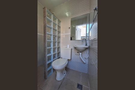 Casa à venda com 400m², 4 quartos e 2 vagas Casa à venda com 400m², 4 quartos e 2 vagasBanheiro de serviço
