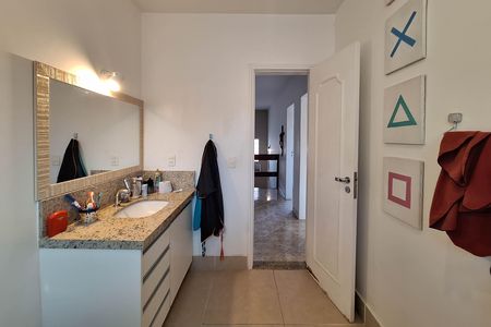 Casa à venda com 400m², 4 quartos e 2 vagas Casa à venda com 400m², 4 quartos e 2 vagasBanheiro Social