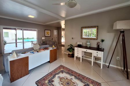 Casa à venda com 400m², 4 quartos e 2 vagas Casa à venda com 400m², 4 quartos e 2 vagasSala
