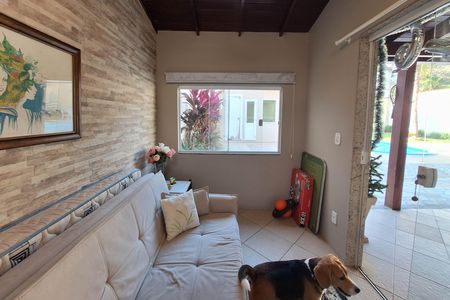 Casa à venda com 400m², 4 quartos e 2 vagas Casa à venda com 400m², 4 quartos e 2 vagasSala de Jogos